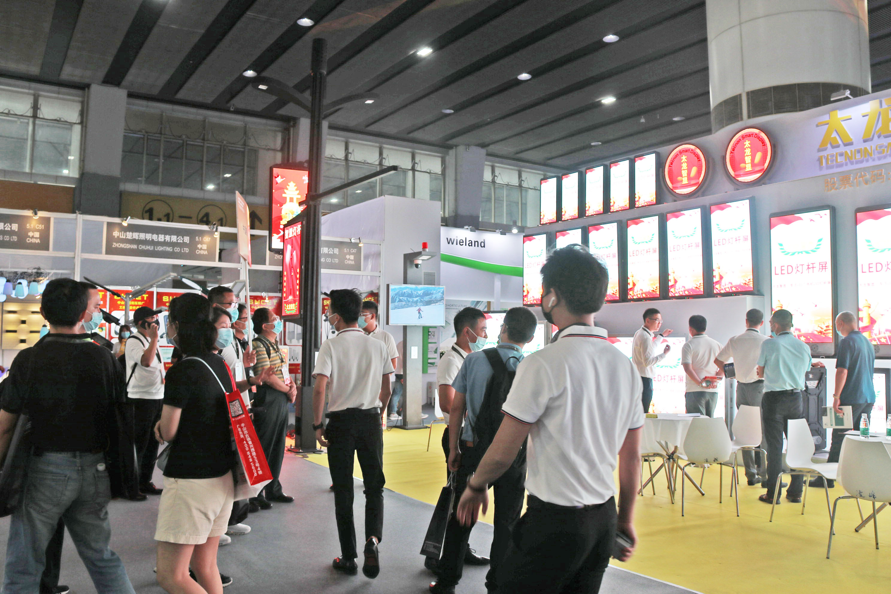 LED燈桿屏|智慧燈桿|智慧路燈 LED燈桿屏|智慧燈桿|智慧路燈